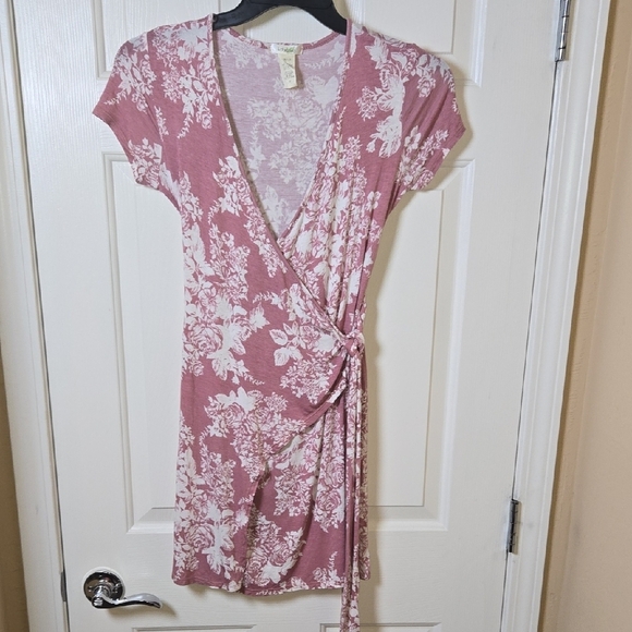 LA GYSPY M Casual Floral Wrap Mini Dress in Mauve Soft Beachy Sexy Feminine Flex - Picture 2 of 11